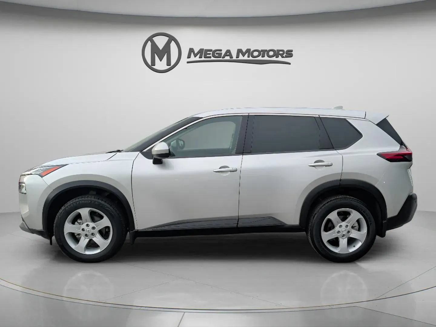 Used 2023 Nissan Rogue SV FWD image 3