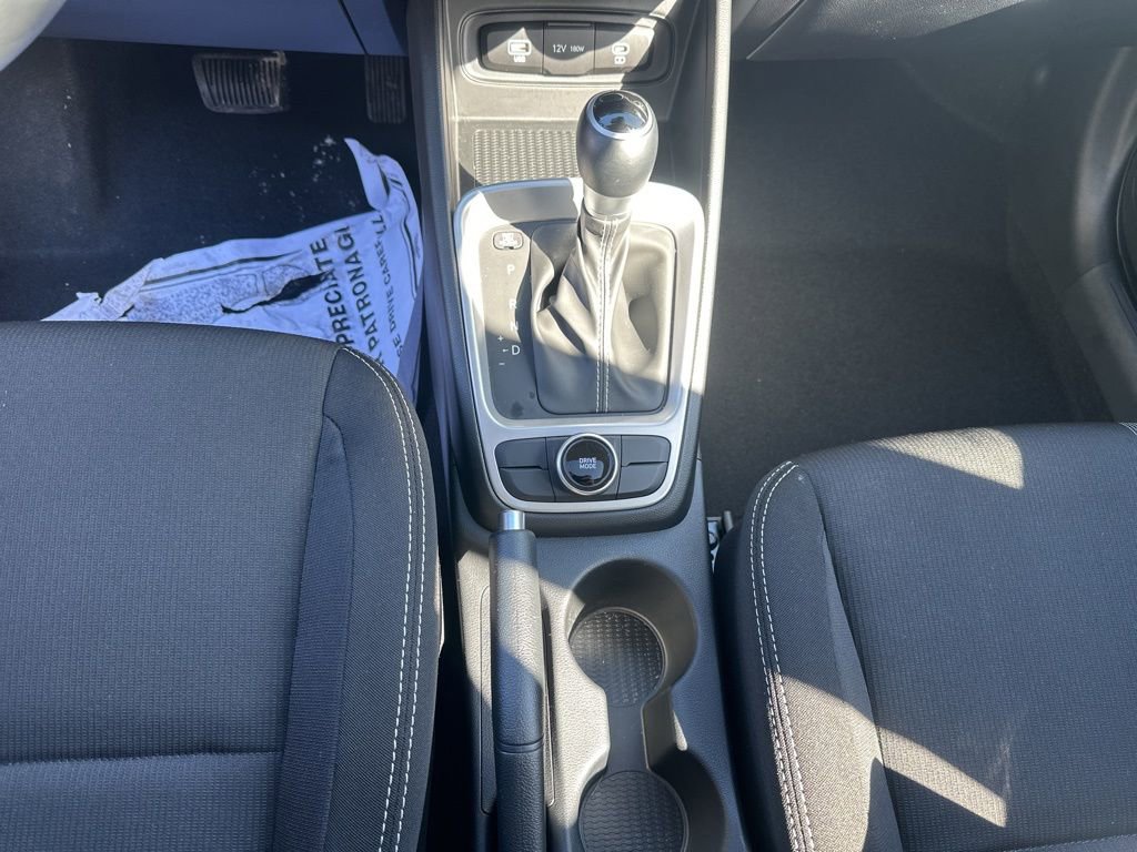 Certified 2025 Hyundai Venue SEL image 17