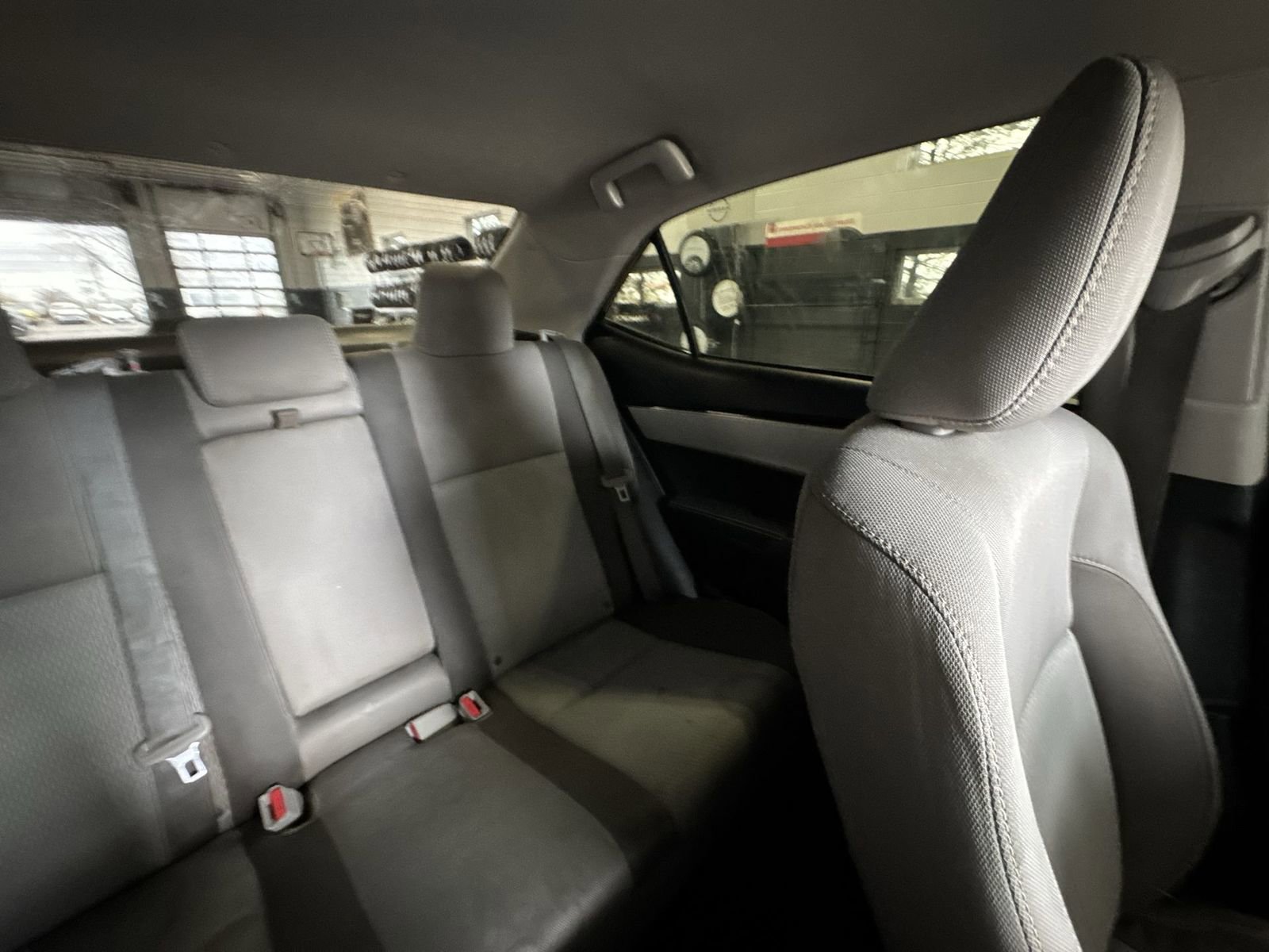 Used 2017 Toyota Corolla LE w/ Carpet Mat Package (TMS) FWD image 6