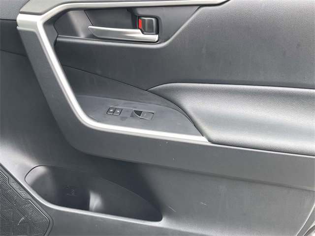 Used 2023 Toyota RAV4 SE image 17