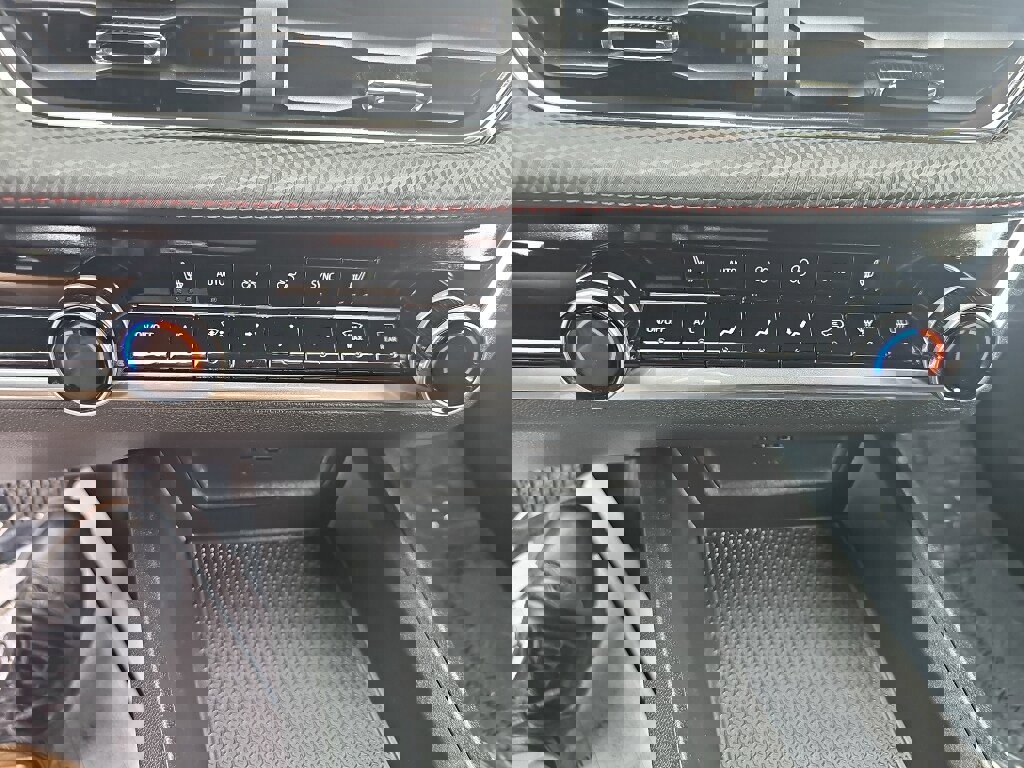 Used 2025 Chevrolet Equinox RS image 17