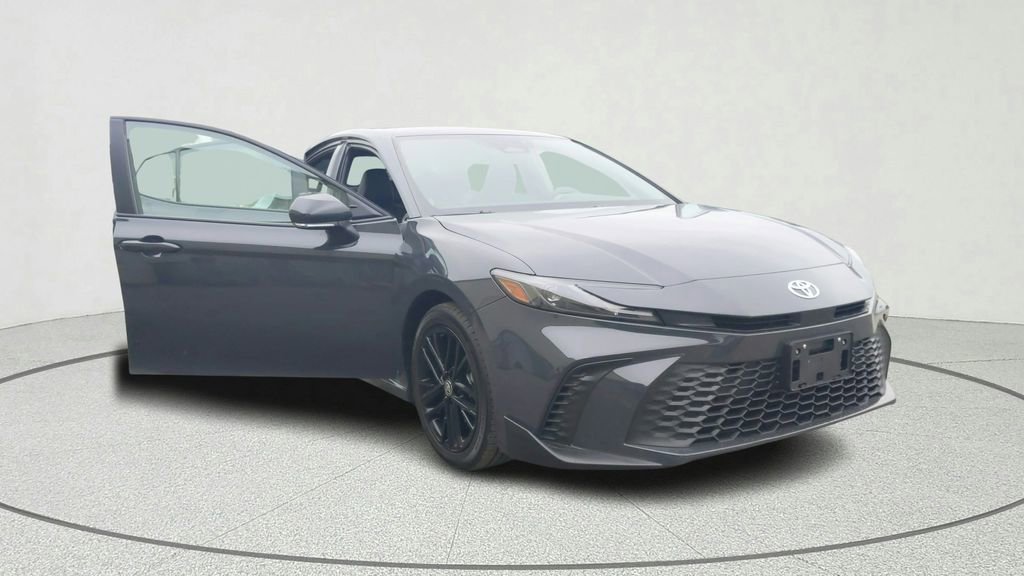 Used 2025 Toyota Camry SE image 8
