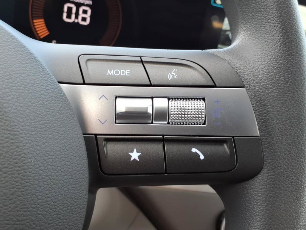 New 2027 Hyundai Kona SE FWD image 11