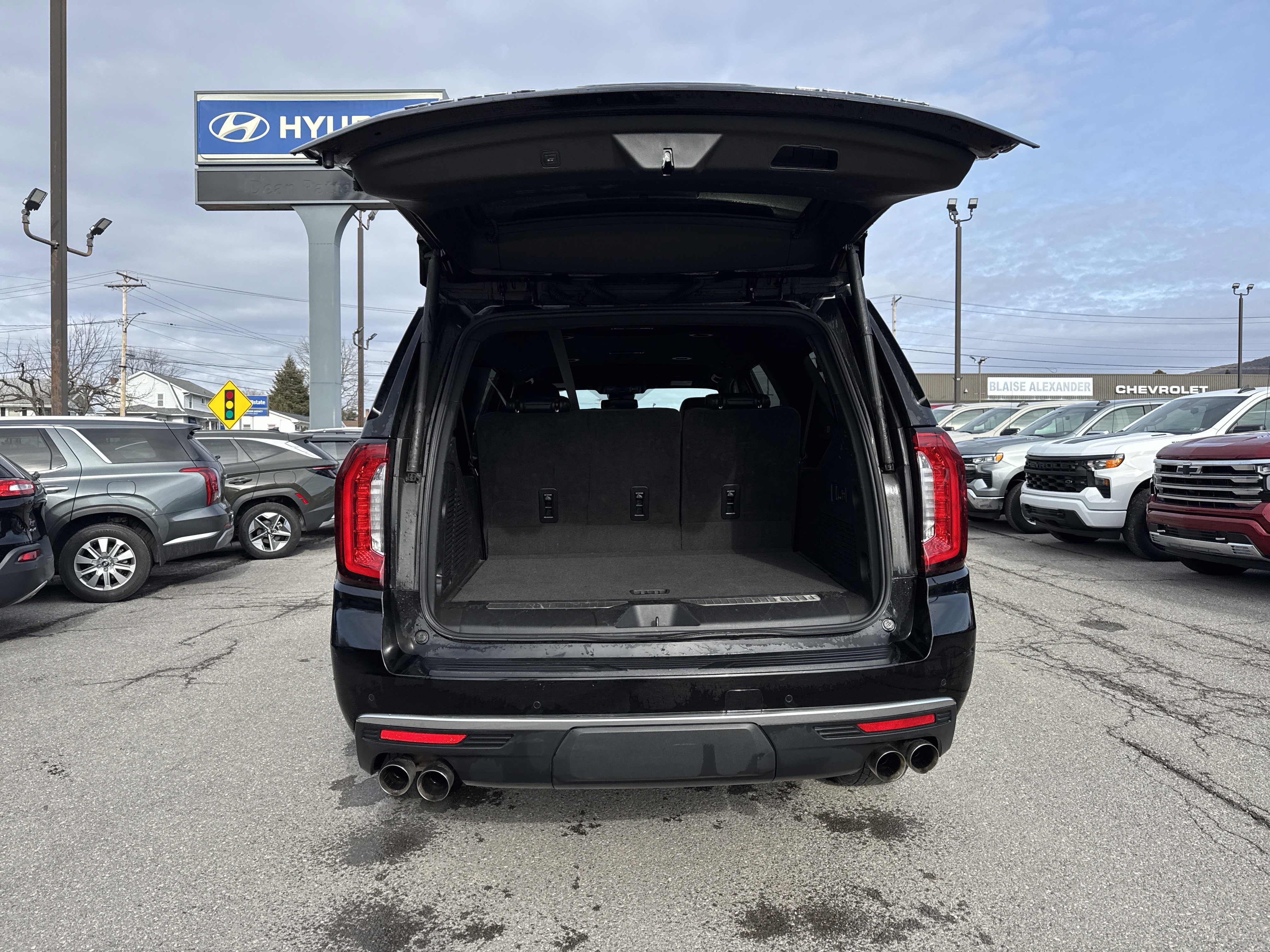 Used 2024 GMC Yukon XL Denali image 5