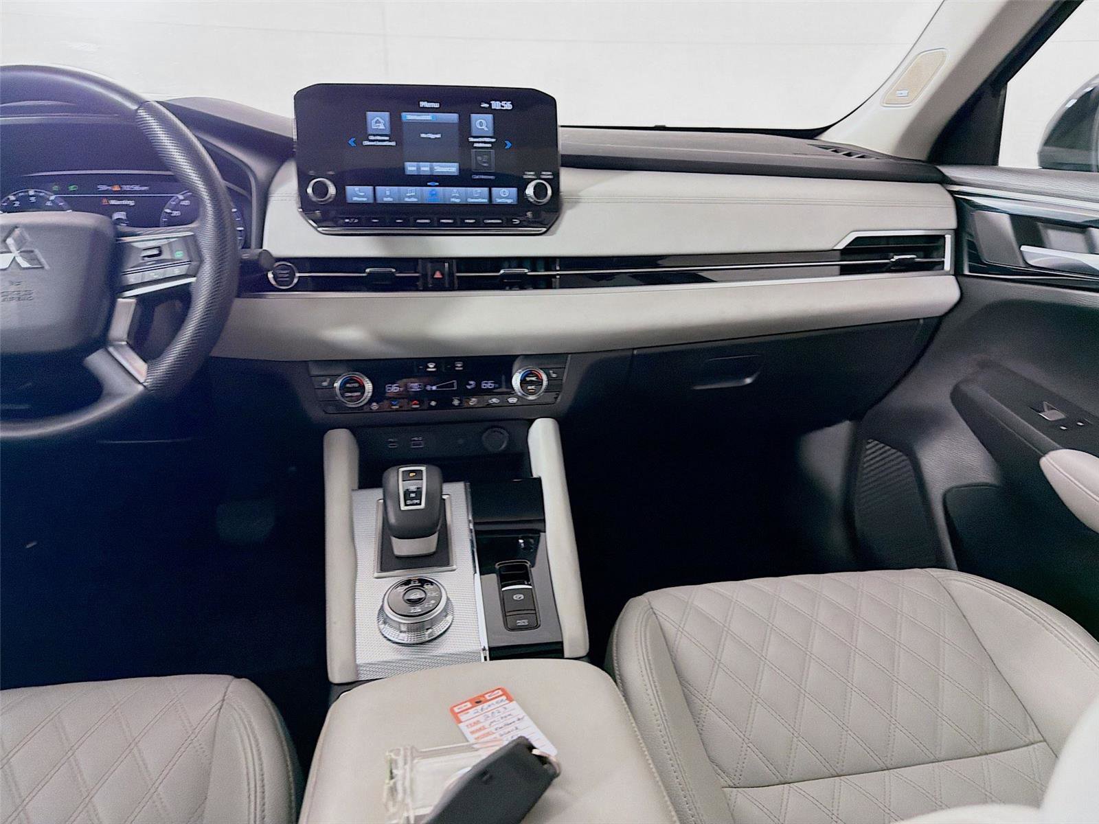 Used 2023 Mitsubishi Outlander SEL image 24