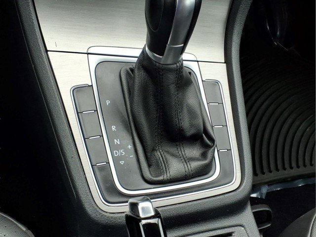 Used 2015 Volkswagen Golf TDI S image 16