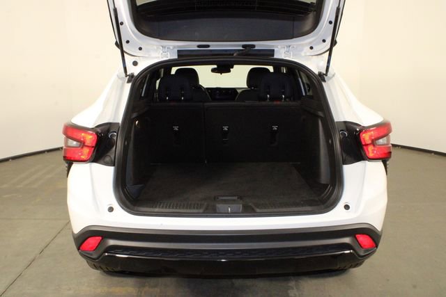 Used 2024 Chevrolet Trax RS w/ Driver Confidence Package image 13