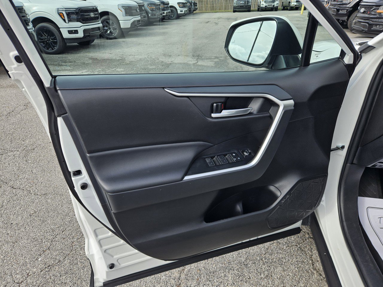 Used 2023 Toyota RAV4 XLE image 22