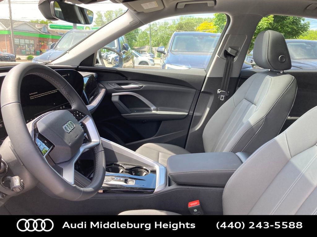 Used 2025 Audi Q5 Premium w/ Convenience Package image 11