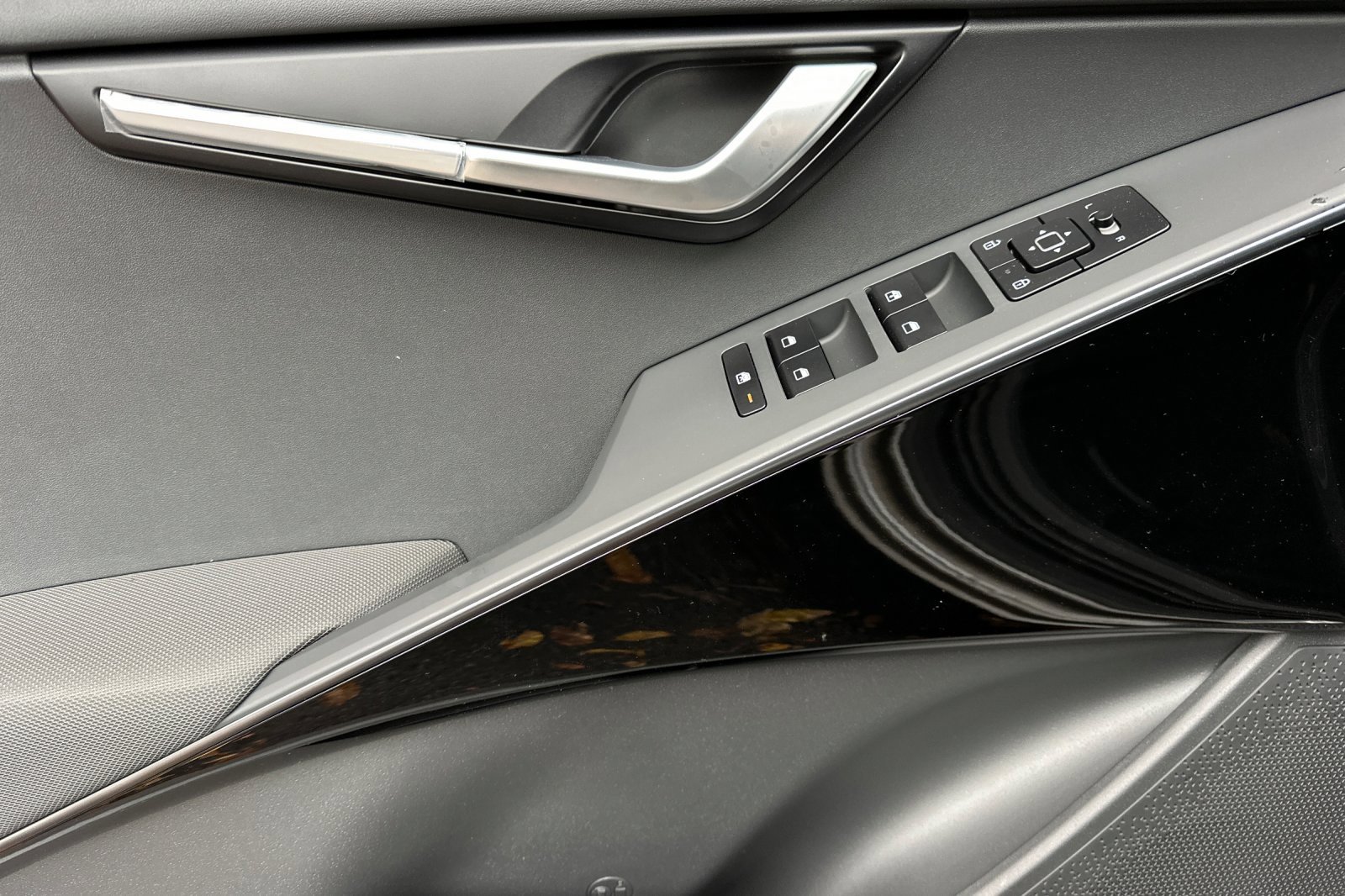 New 2025 Kia Niro EX image 7