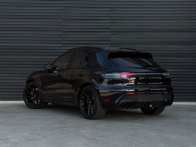 Certified 2025 Porsche Macan GTS image 3