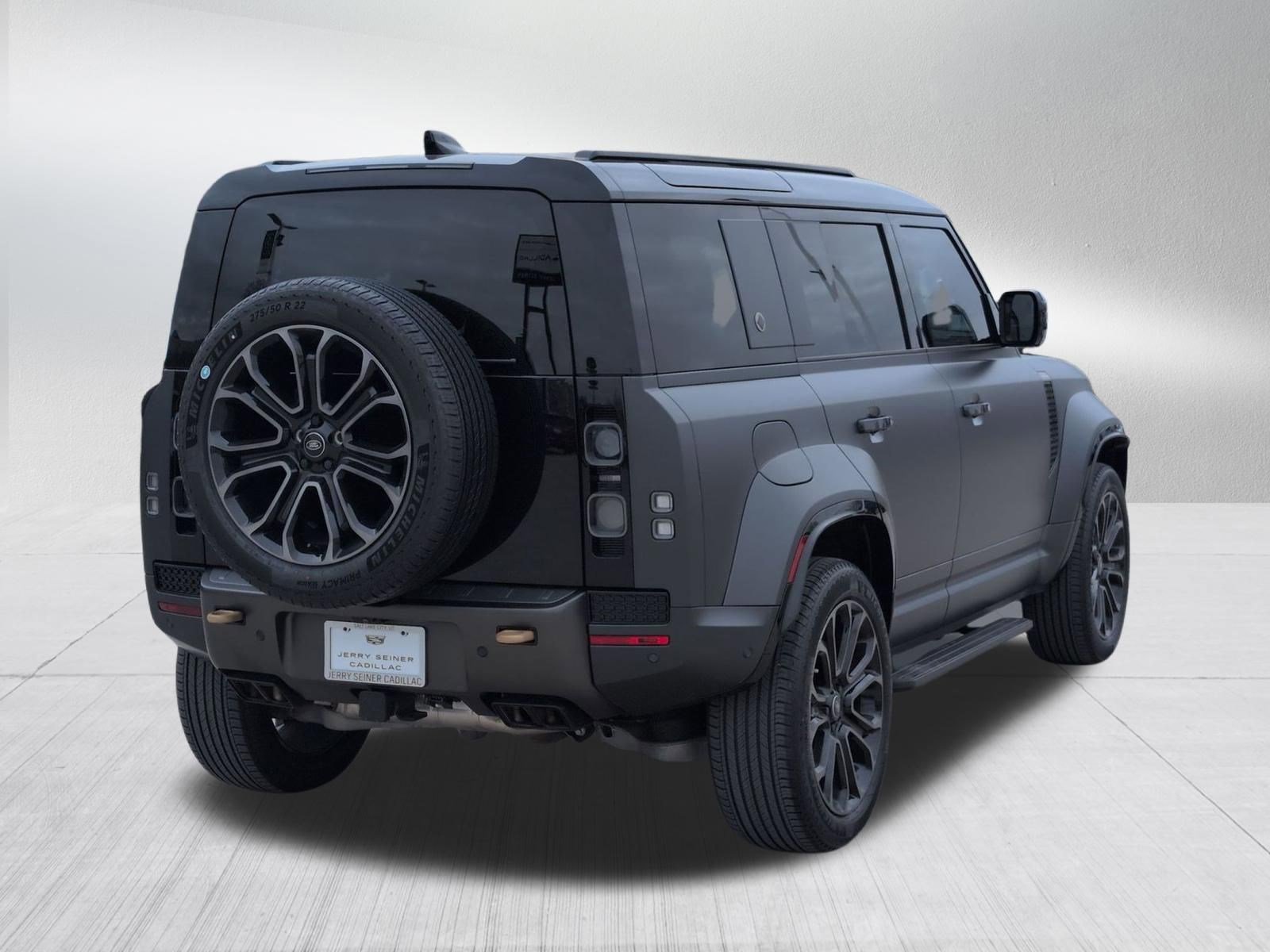 Used 2025 Land Rover Defender 110 image 5