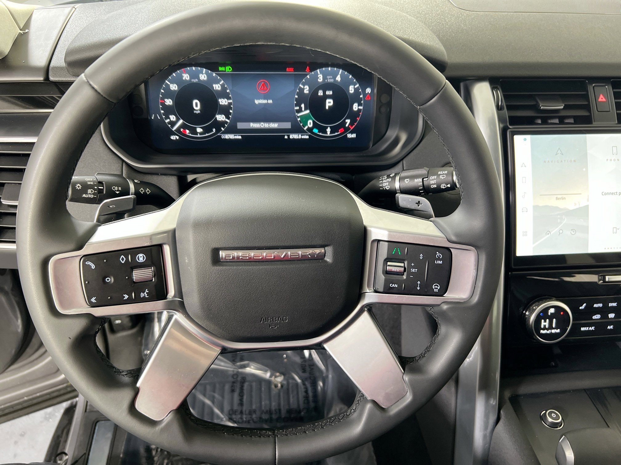 Used 2024 Land Rover Discovery S image 11