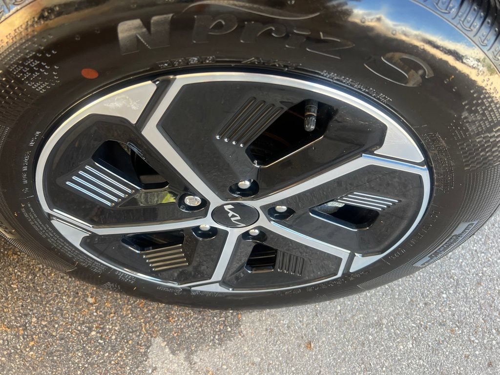 Certified 2024 Kia Niro EX FWD image 44