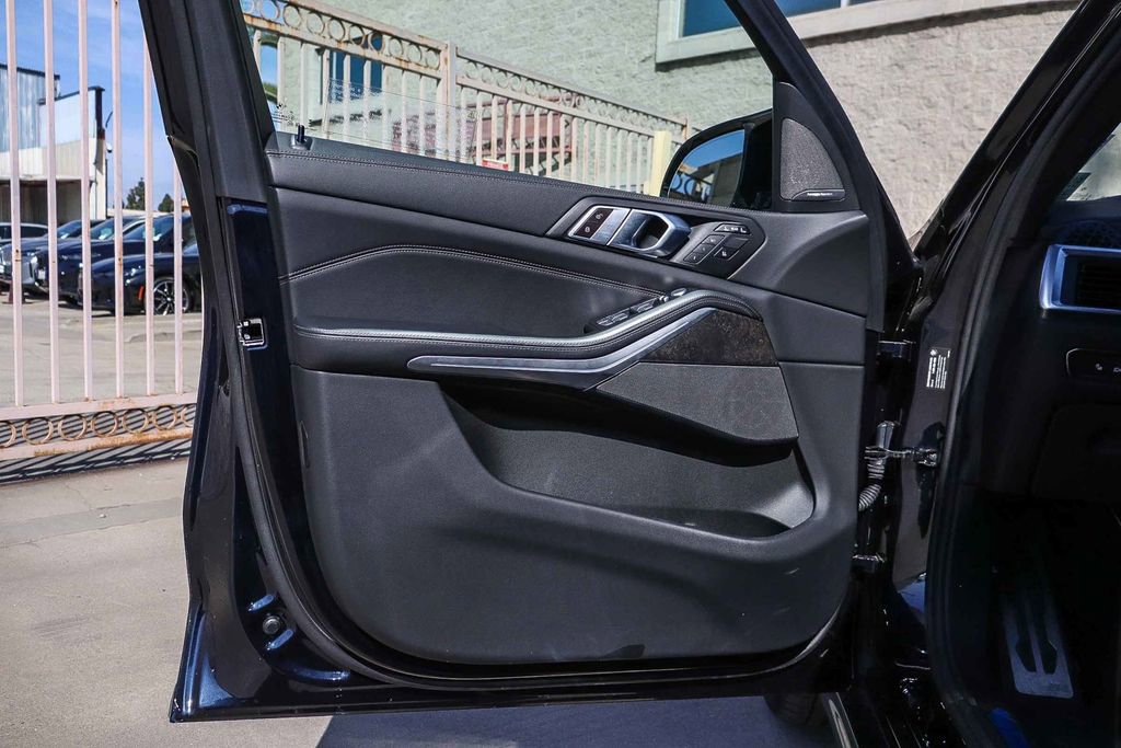 Used 2024 BMW X7 M60i image 24