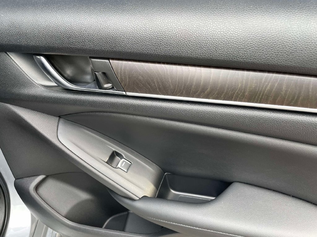 Used 2021 Honda Accord EX-L image 11