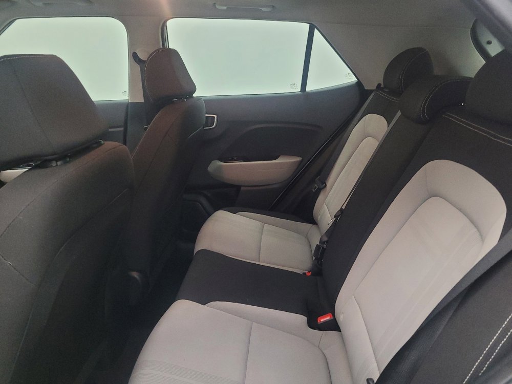 Used 2022 Hyundai Venue SEL image 18