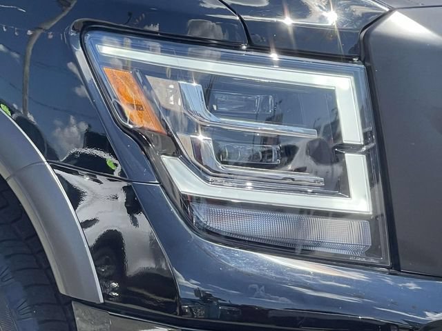 Used 2024 Nissan Titan PRO-4X w/ Pro-4x Convenience Package AWD/4WD image 8