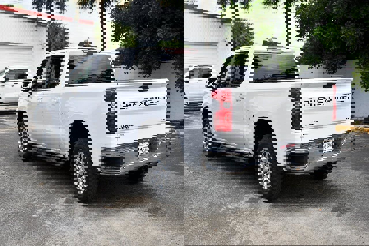 Used 2021 Chevrolet Silverado 1500 LT w/ LPO, Dark Essentials Package image 4