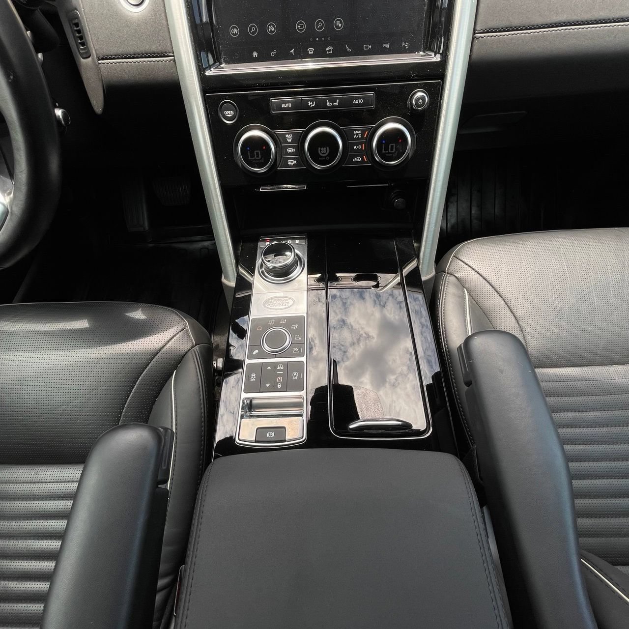 Used 2019 Land Rover Discovery HSE AWD/4WD image 20