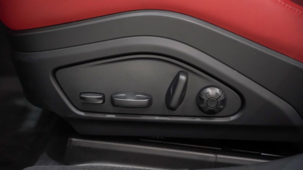 Certified 2025 Porsche Panamera 4 image 25