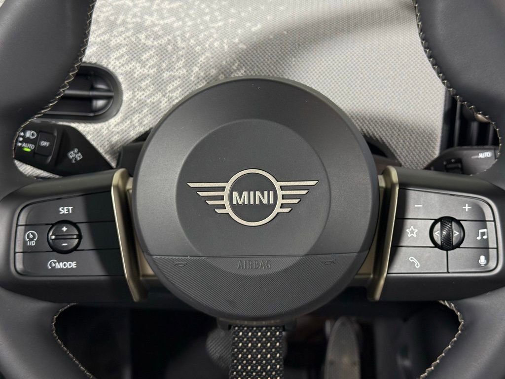 Used 2025 MINI Cooper 2-Door Hardtop FWD image 14