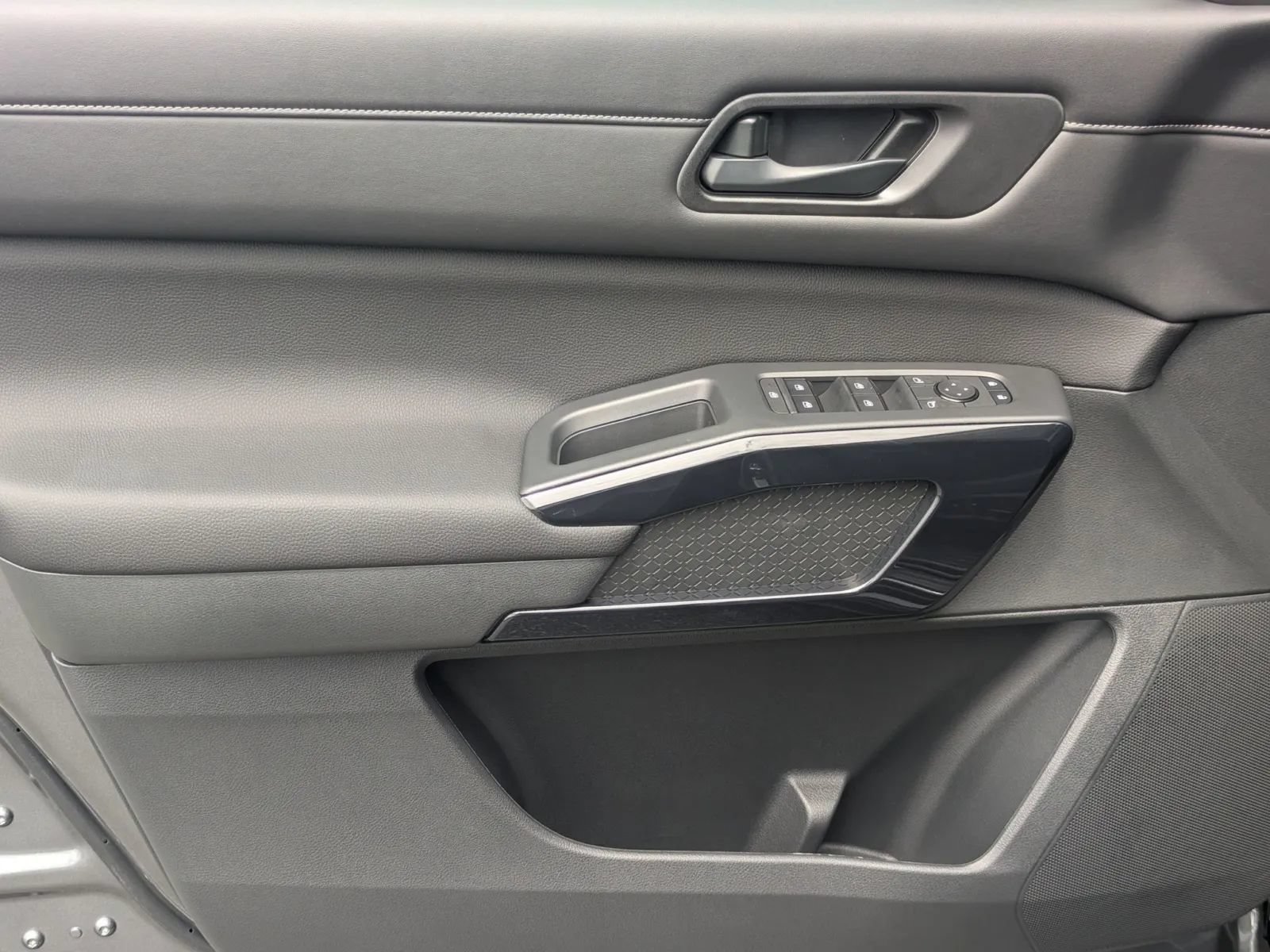 New 2026 Nissan Pathfinder SV FWD image 10