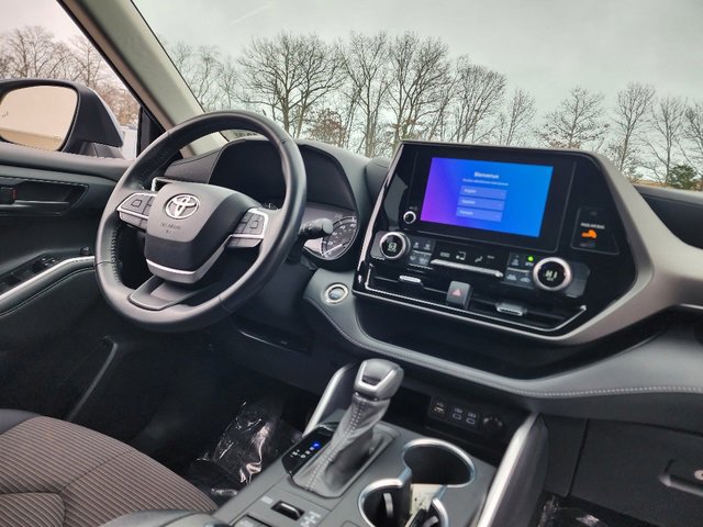 Used 2023 Toyota Highlander LE image 13