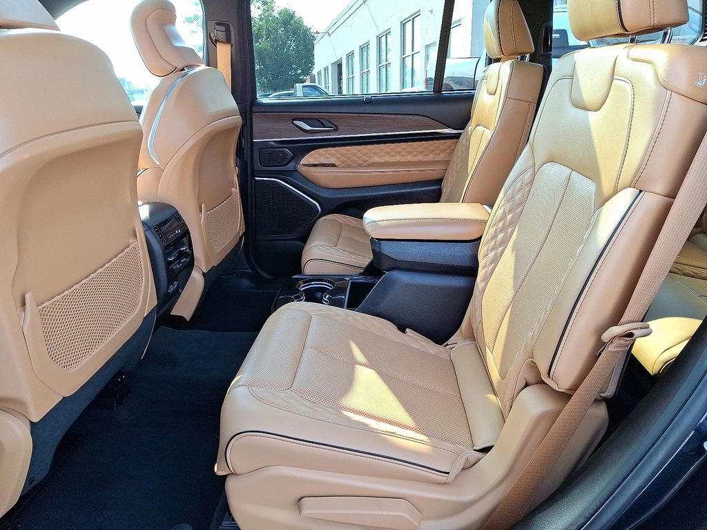 Used 2023 Jeep Grand Cherokee L Summit w/ Luxury Tech Group V image 13