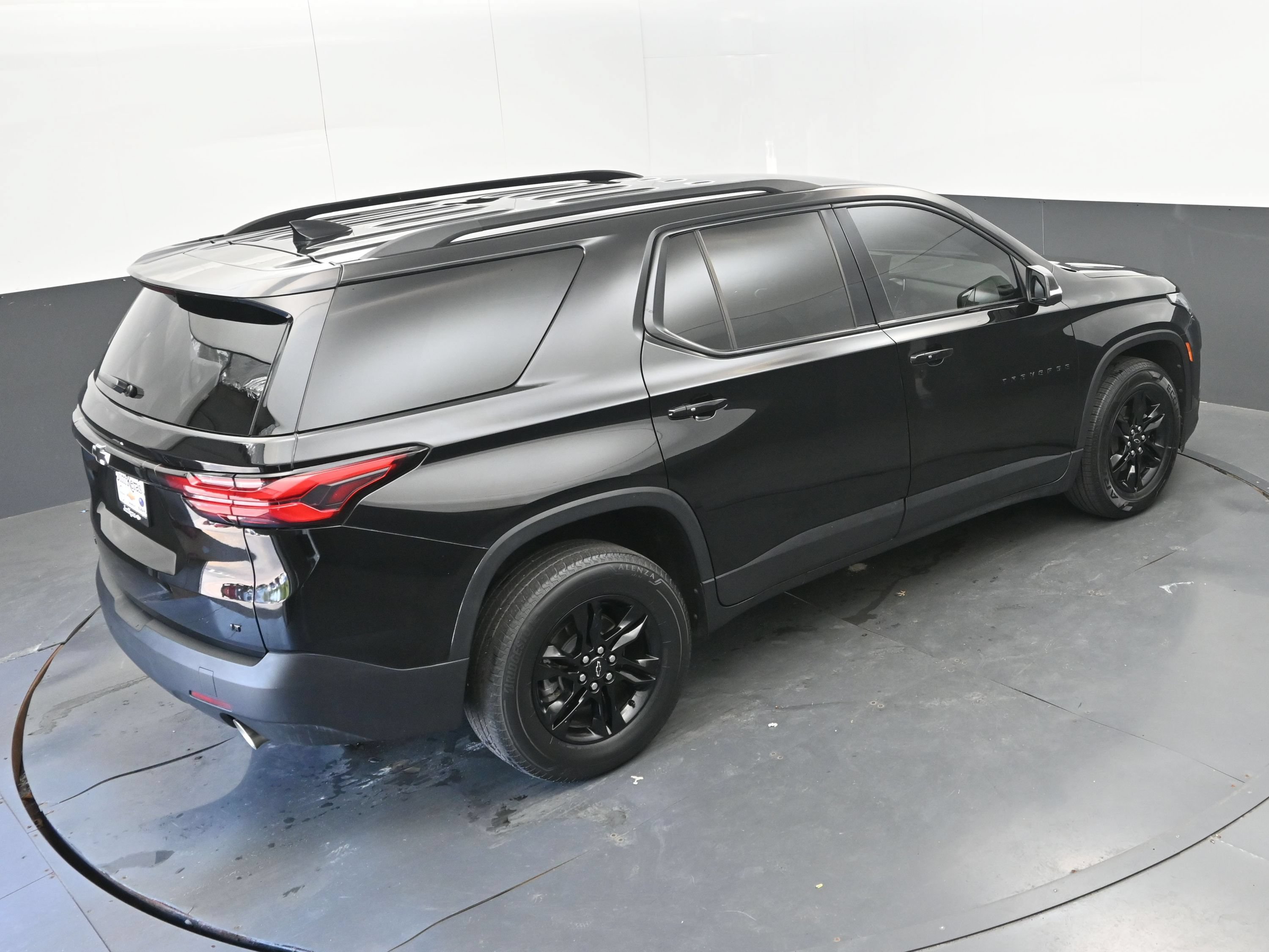 Used 2023 Chevrolet Traverse LT FWD image 43