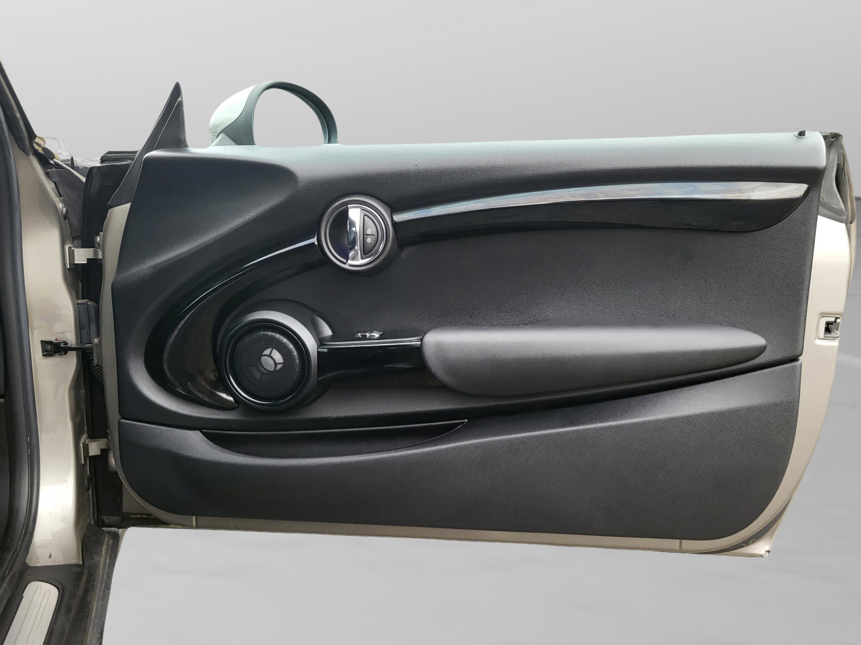 Used 2019 MINI Cooper Convertible w/ Premium Package image 36