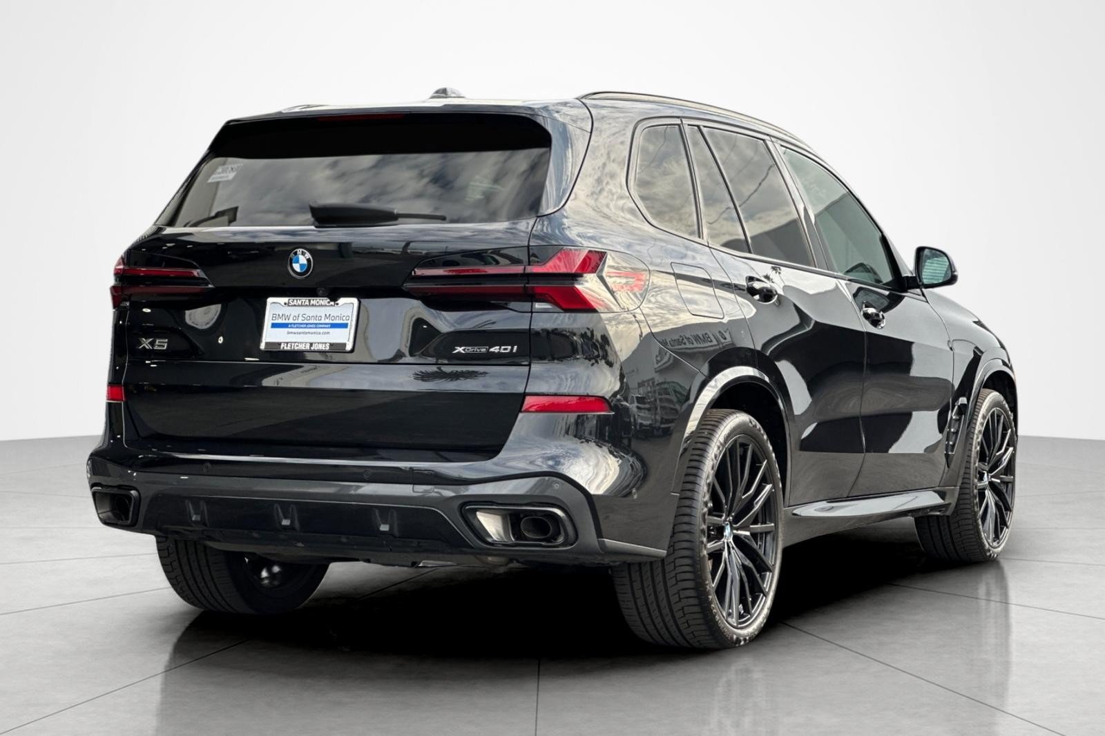 Used 2024 BMW X5 xDrive40i w/ M Sport Package AWD/4WD image 5