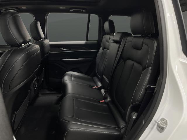 New 2025 Jeep Grand Cherokee Limited w/ Black Appearance Package image 30