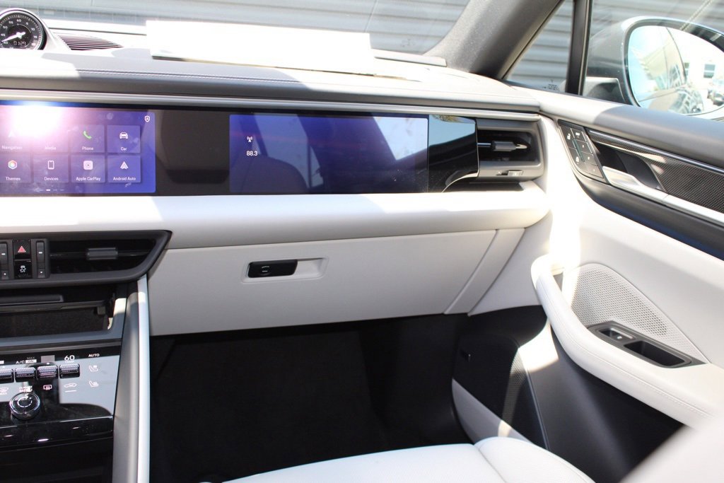 New 2024 Porsche Macan 4 Electric image 17