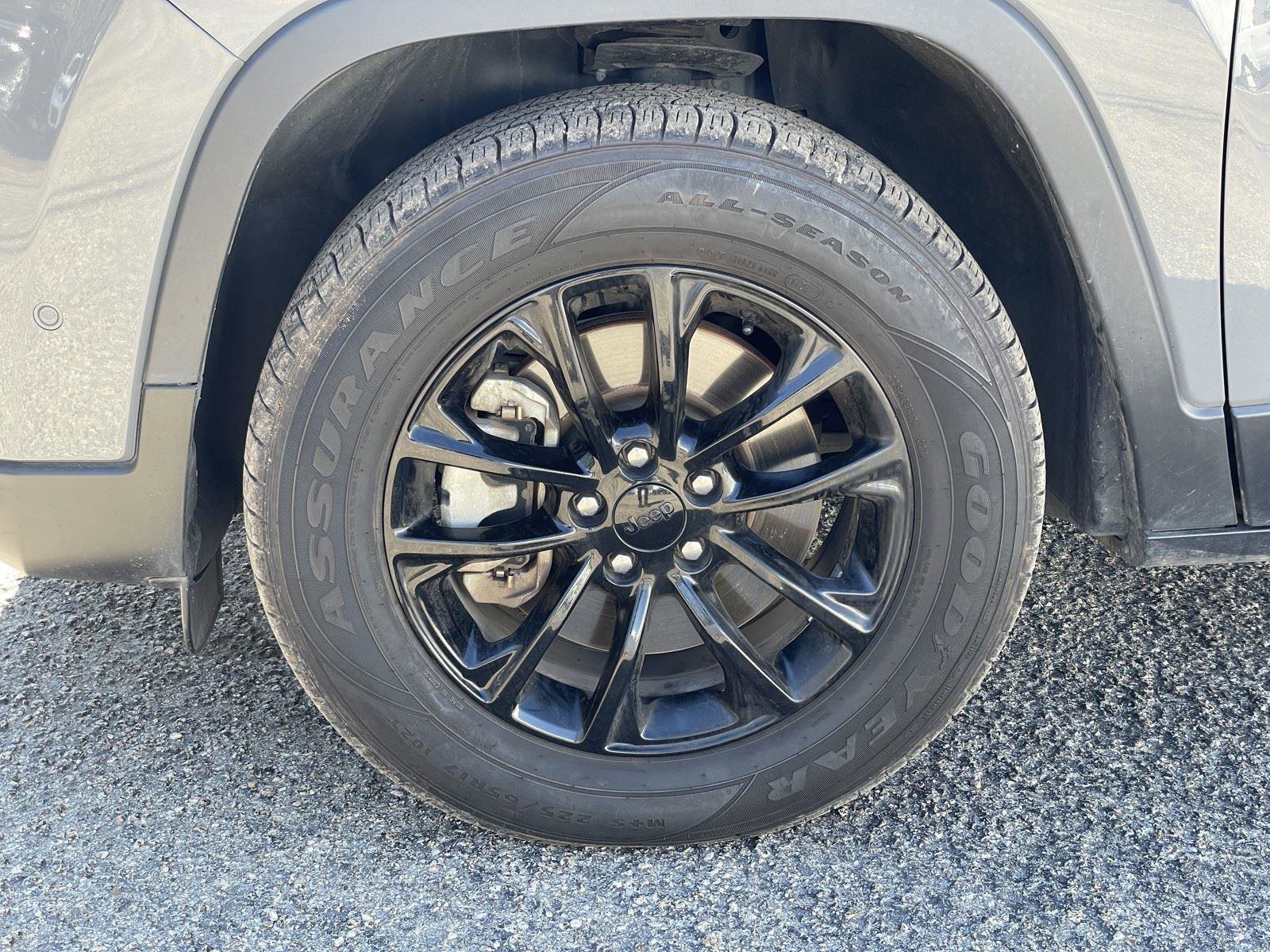 Certified 2023 Jeep Cherokee Altitude Lux image 50