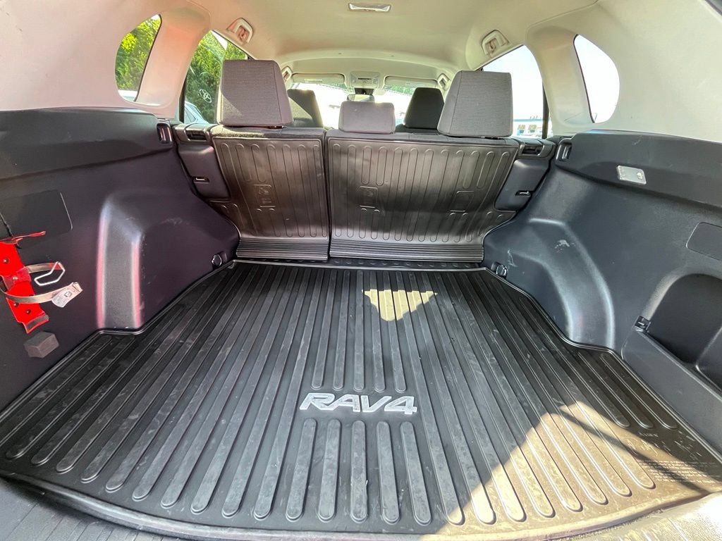 Used 2021 Toyota RAV4 LE FWD image 26