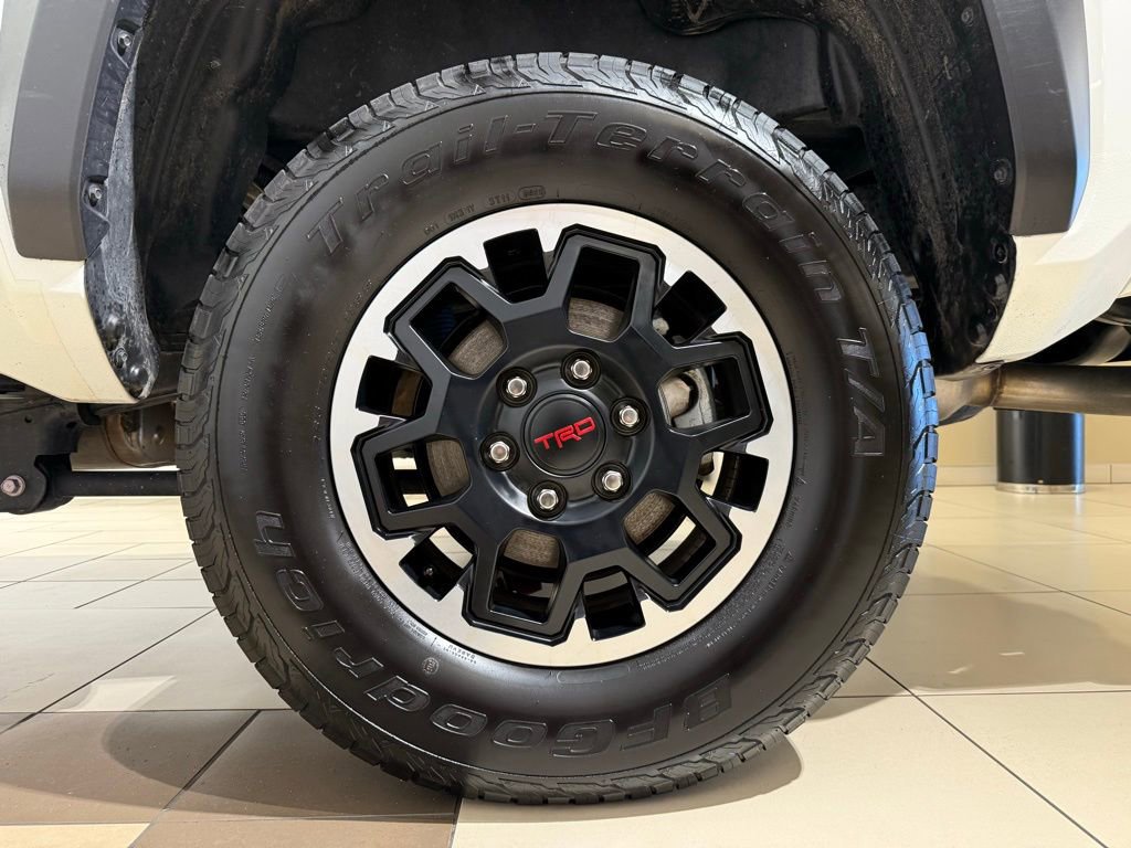Certified 2025 Toyota Tacoma TRD Off-Road image 9