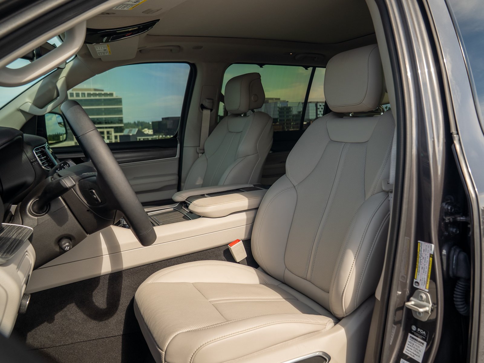 Used 2024 Jeep Wagoneer Series III w/ Premium Group I AWD/4WD image 24