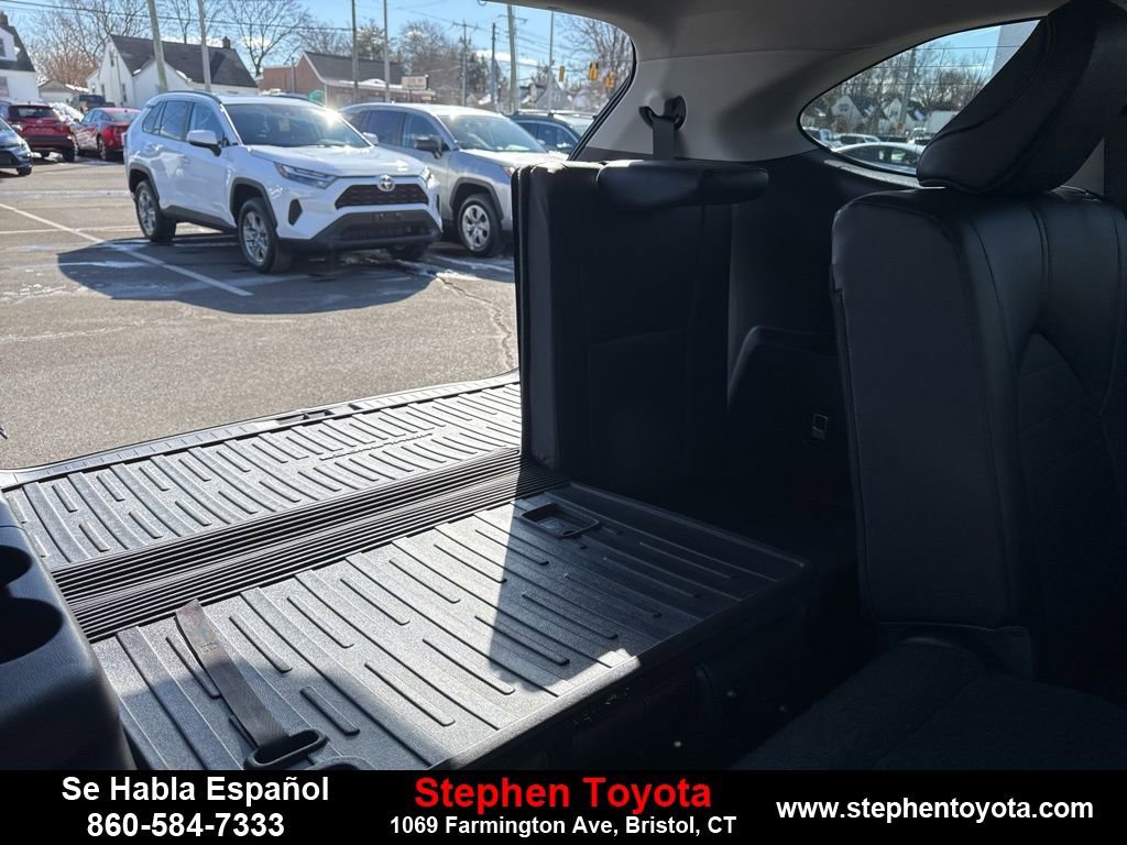Used 2023 Toyota Highlander XLE AWD/4WD image 28