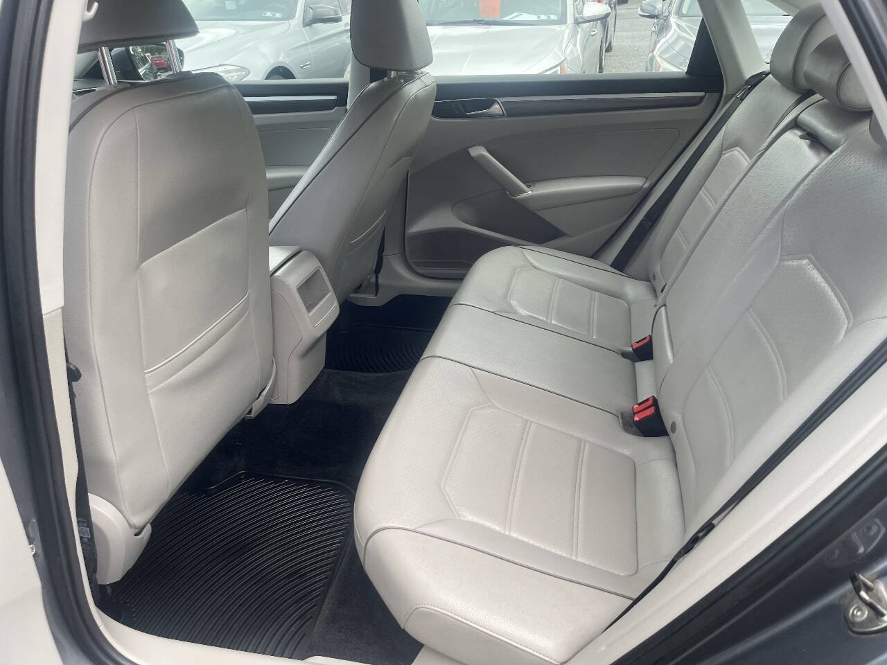 Used 2017 Volkswagen Passat 1.8T R-Line FWD image 18