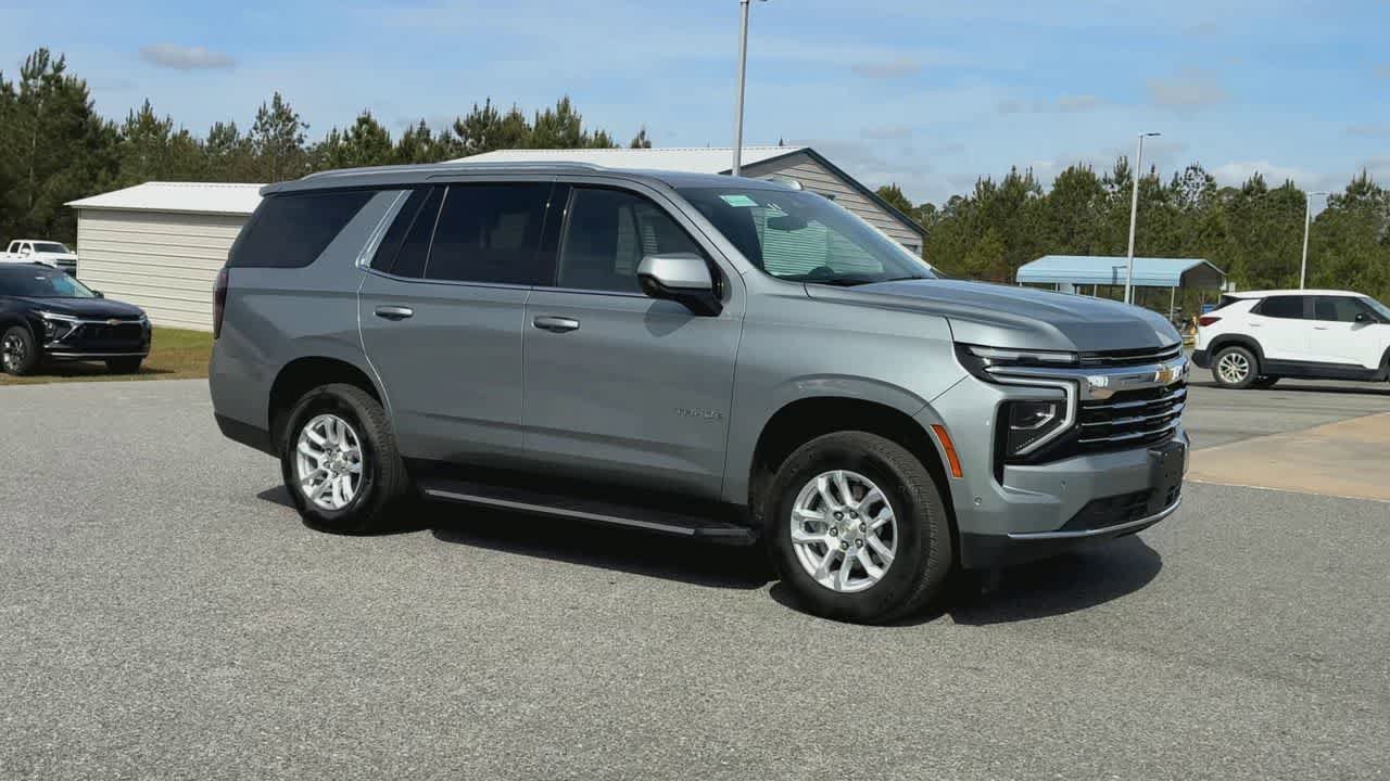 Used 2025 Chevrolet Tahoe LT AWD/4WD image 2
