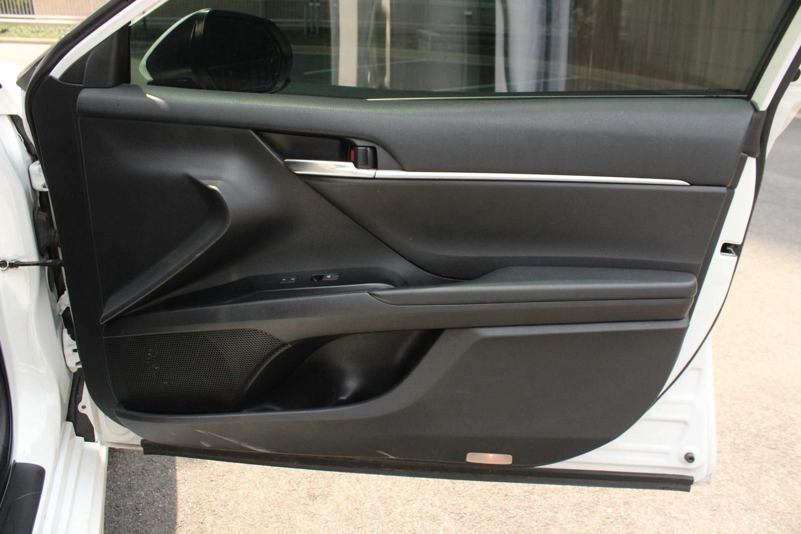 Used 2019 Toyota Camry SE FWD image 21