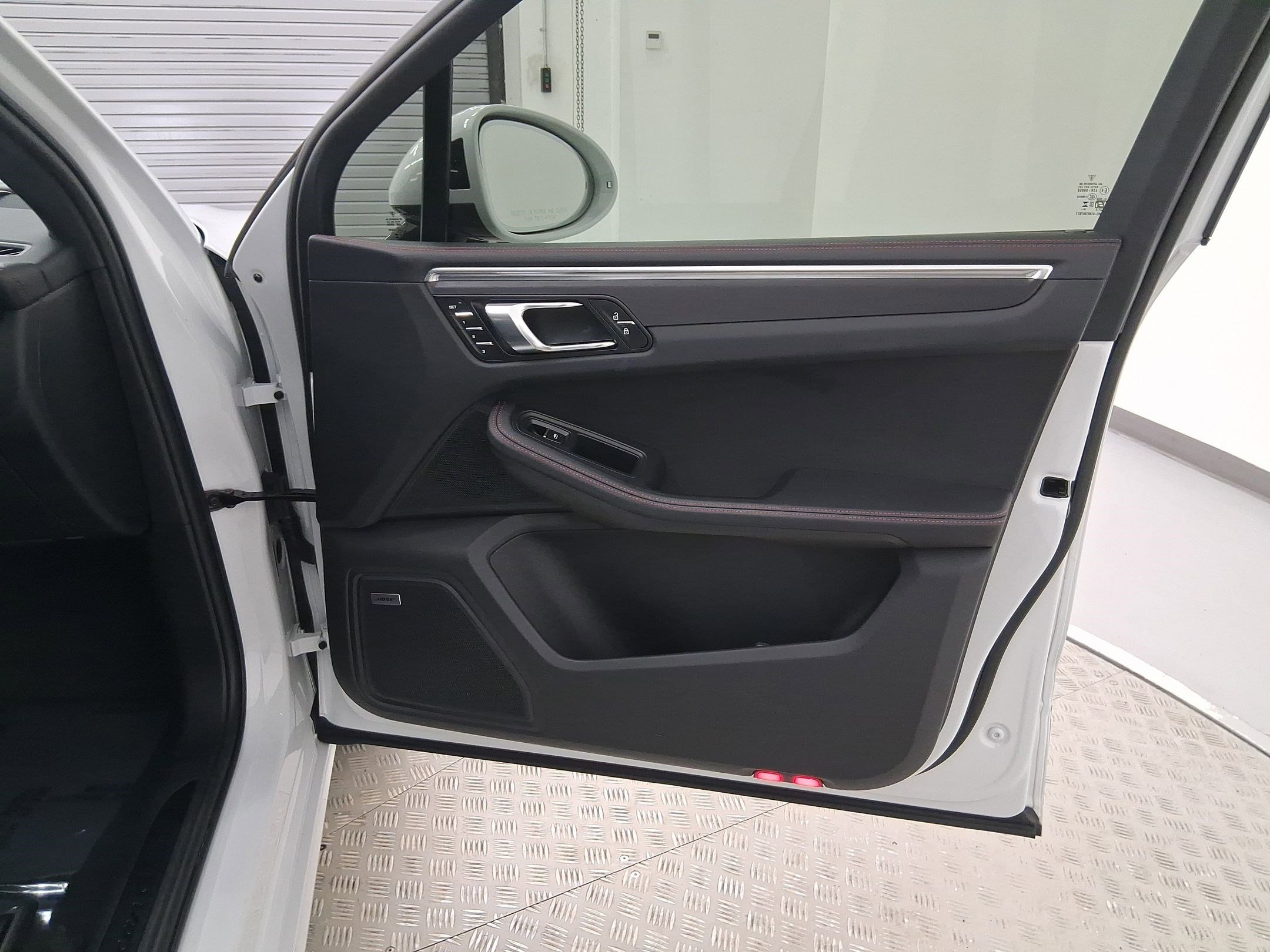 Certified 2025 Porsche Macan GTS image 38