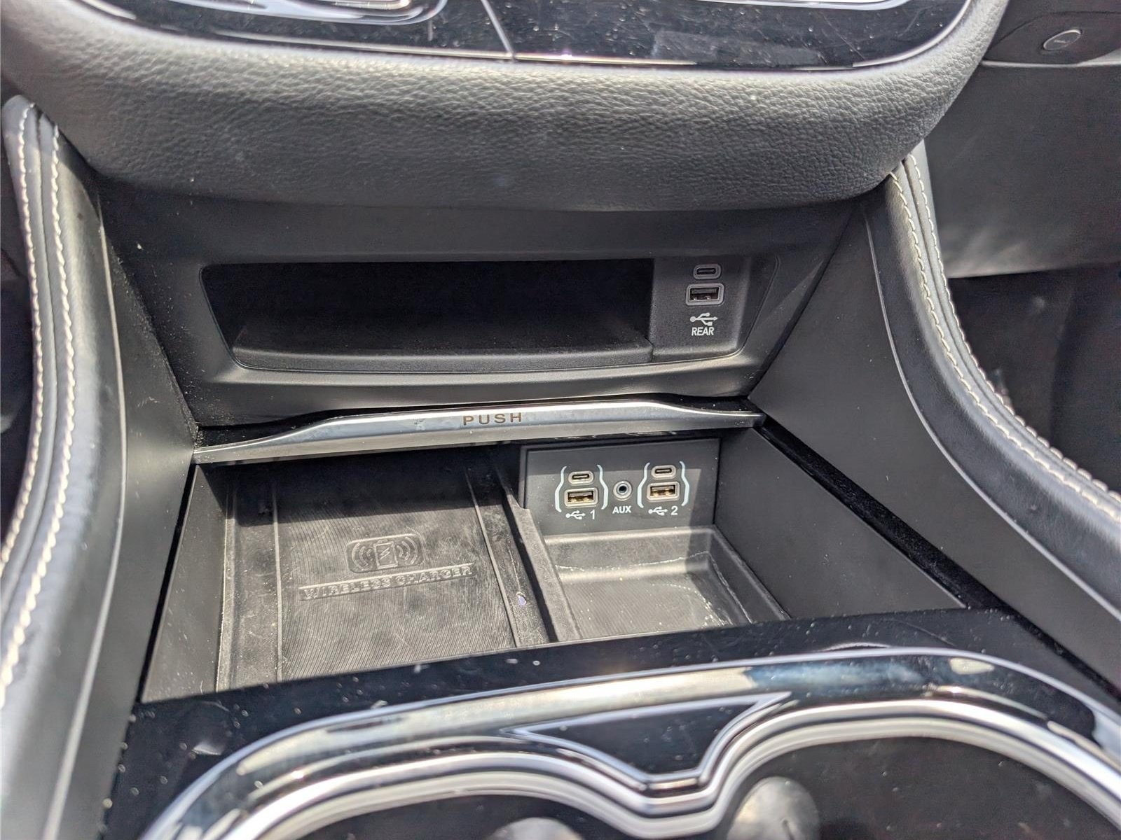 Used 2023 Chrysler Pacifica Limited w/ Uconnect Theater Family Group FWD image 31