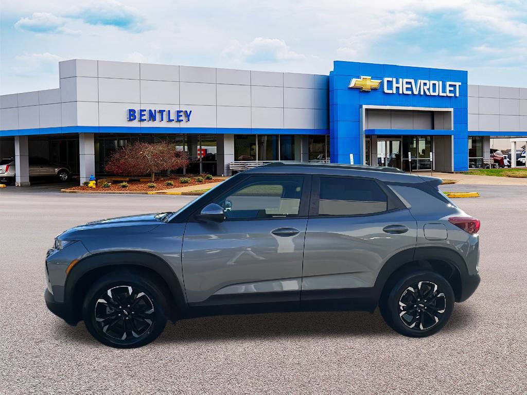 Used 2023 Chevrolet TrailBlazer LT image 2