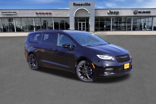 New 2026 Chrysler Pacifica Limited w/ S Appearance Package image 1