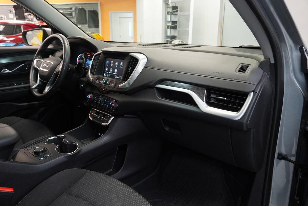 Used 2024 GMC Terrain SLE w/ Driver Convenience Package FWD image 37