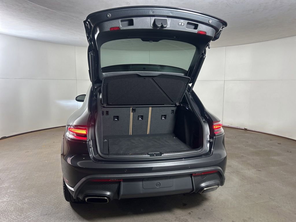 Certified 2025 Porsche Macan image 18
