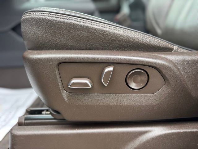 Used 2022 GMC Yukon Denali AWD/4WD image 11