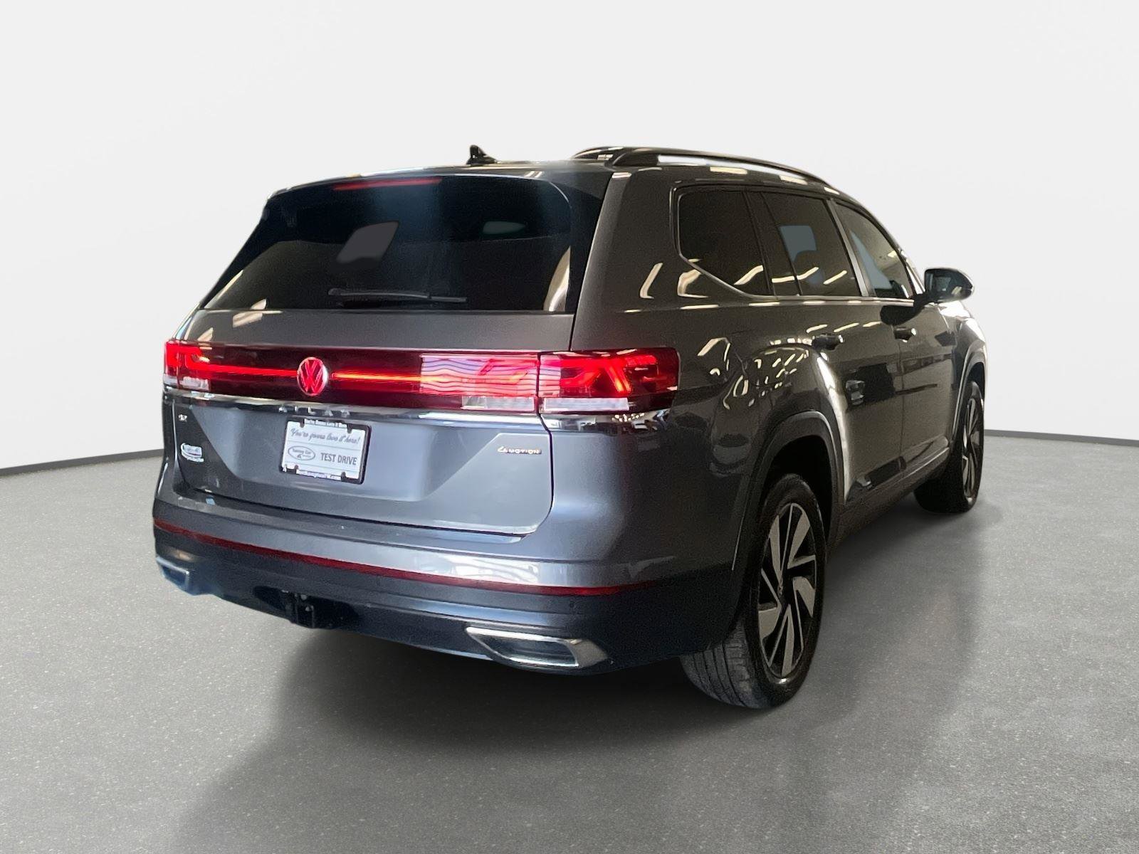 Certified 2025 Volkswagen Atlas SE image 5